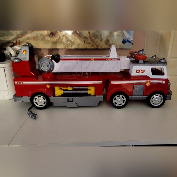 PAW Patrol Fire Truck Ultimate Rescue 24.5” Extendable 2ft Tall Ladder 03 Engine - Picture 1 of 7